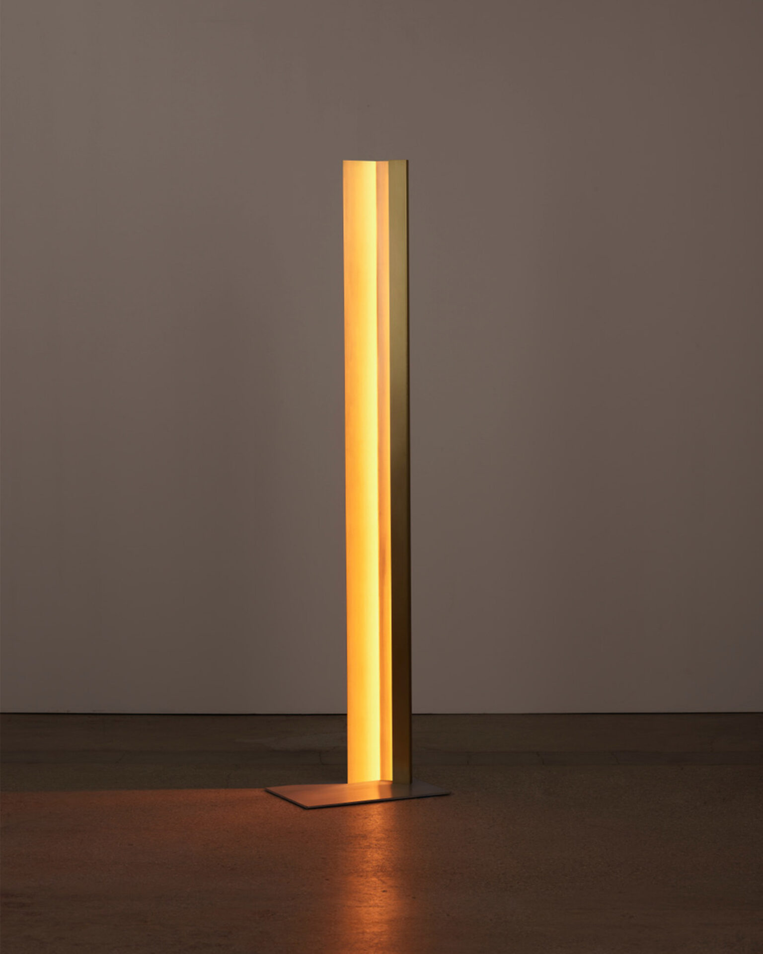 Umberto Bellardi_Mano Floor Lamp_Lighting_Studio Fenice_ (1)